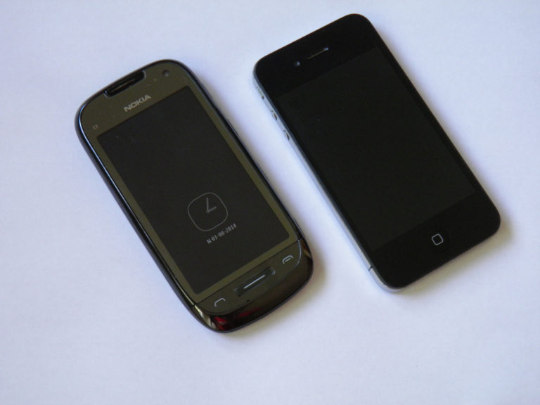 Zawierał fałszywe umowy abonamentowe