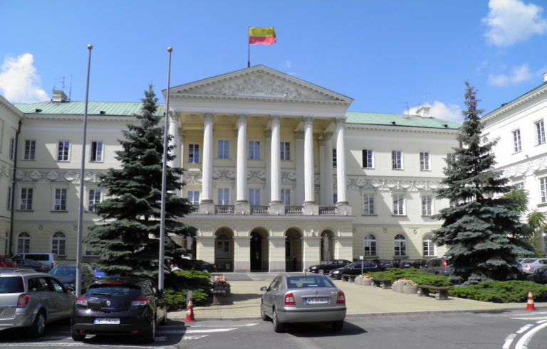 Ratusz nie spieszy się z zaświadczeniami